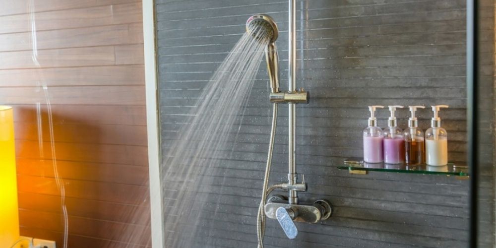 A zuhanykabin csaptelep hibákról bővebben: mikor váltson új csaptelepre?